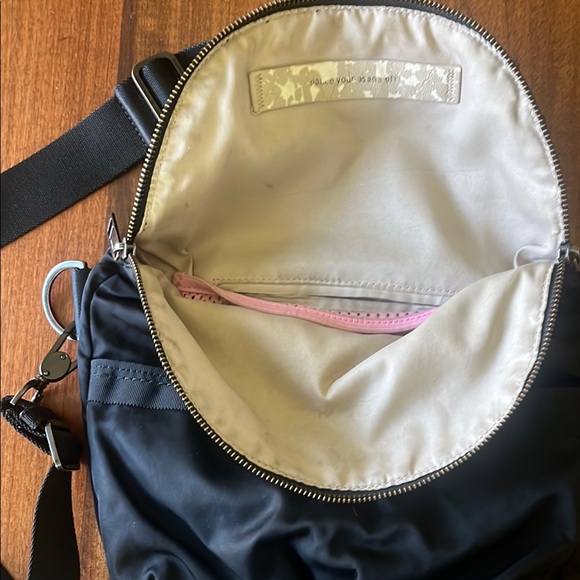 lululemon athletica Black Crossbody Bag - Picture 4 of 4